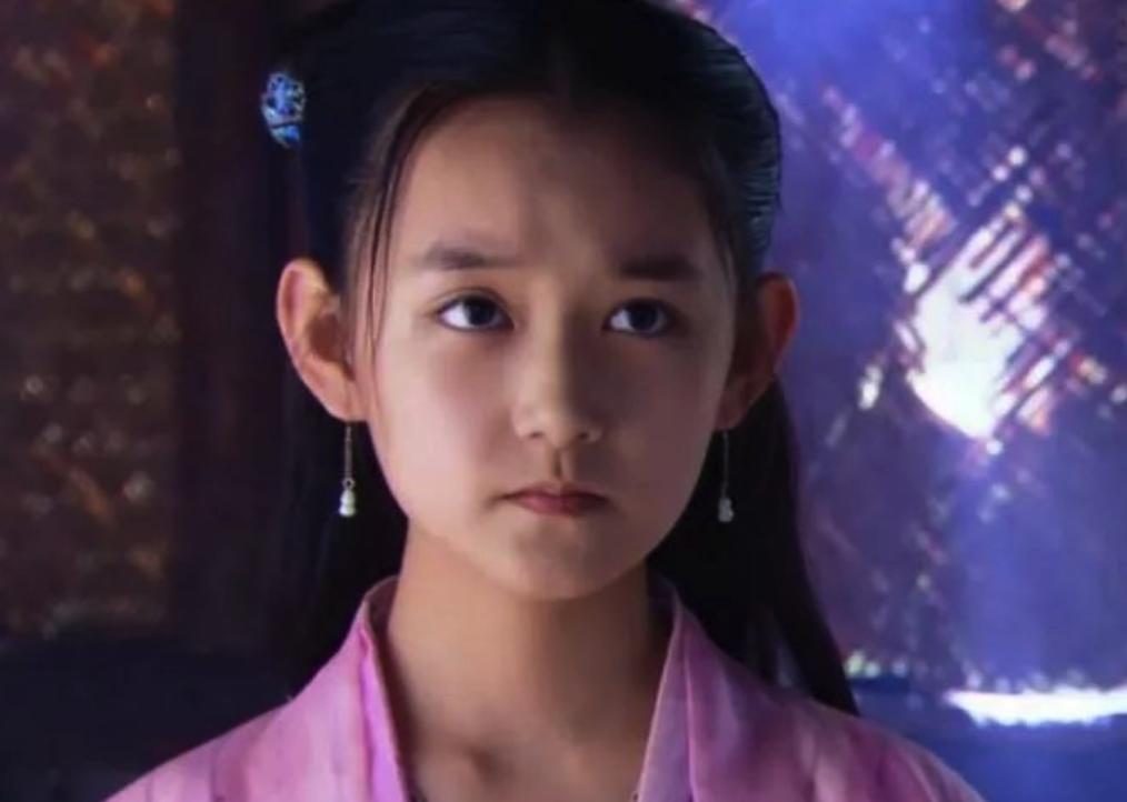 天坑鹰猎演员演绎青春热血与勇敢探险的碰撞