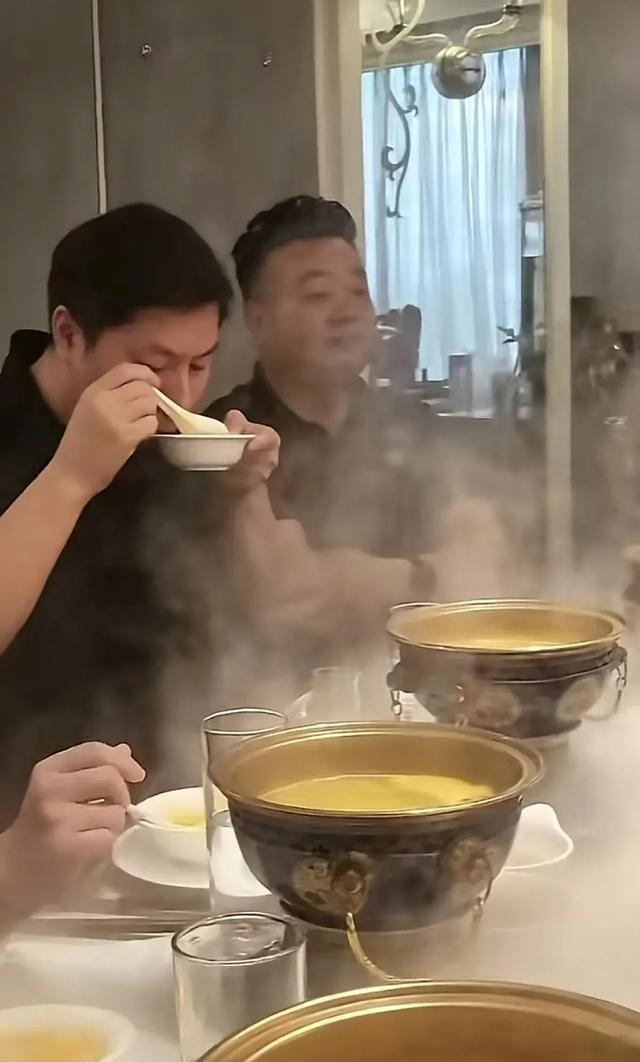 汤灿最新动态，舞台闪耀，触动心灵之声