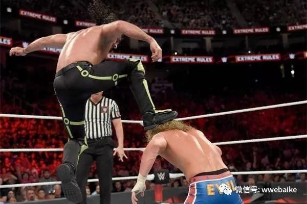 WWE 2017年4月18日最新一期，热血激战之夜，英雄荣耀时刻的荣耀对决